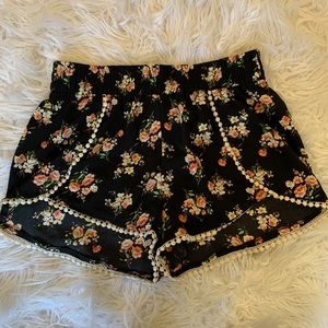 Floral shorts with lace detail